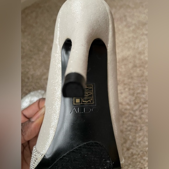 Aldo Silver Shimmer Crystal Cut Studded Formal Heels Size 7.5 Pointed Toe Classy - Picture 9 of 12